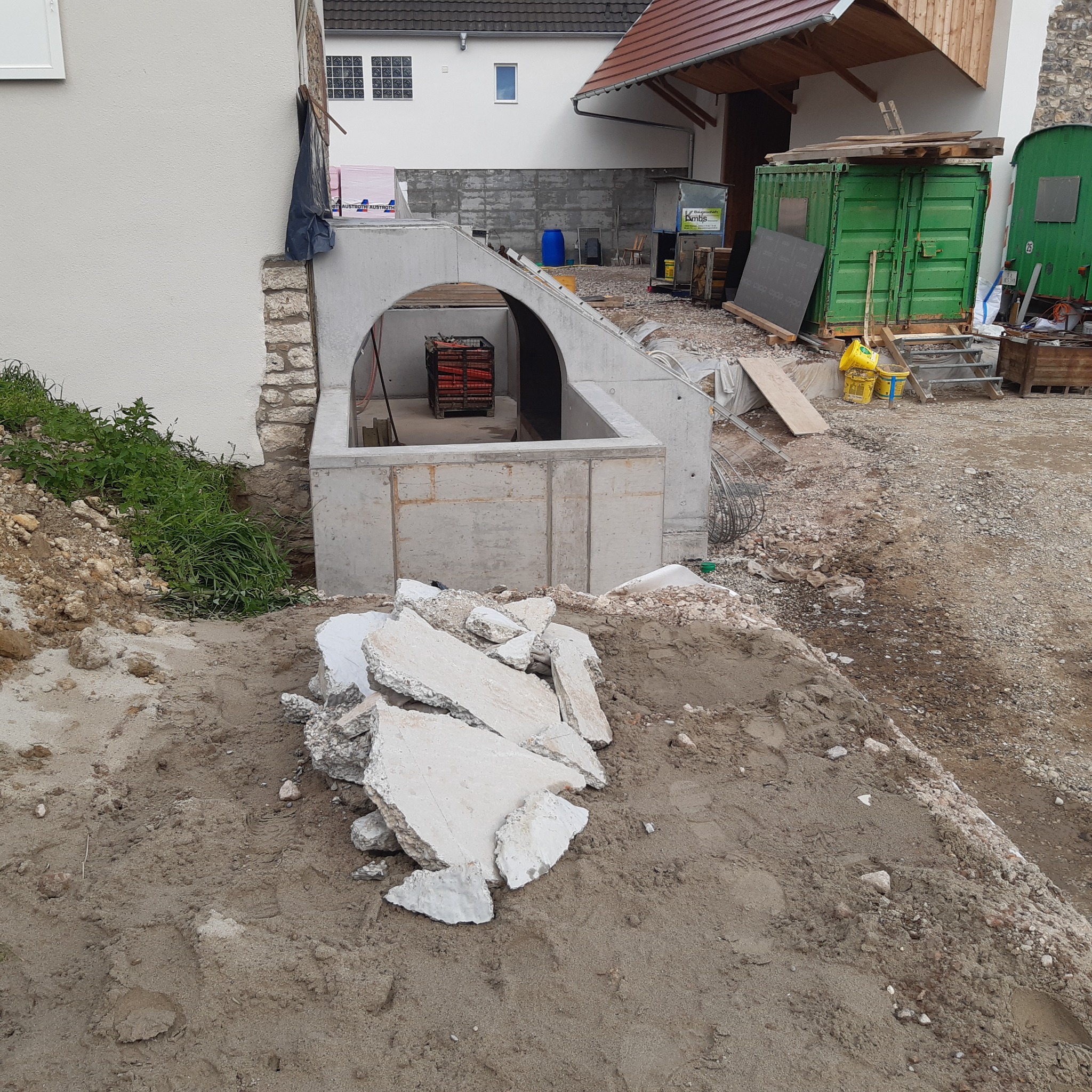 Sichtbeton-Rundbogen als Beispiel einer ausgeführten Bauarbeit
